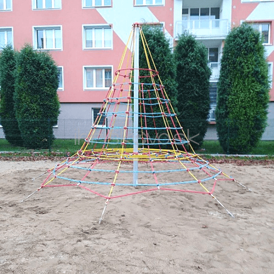 Pyramída – výška 4 m (8 zámkov)